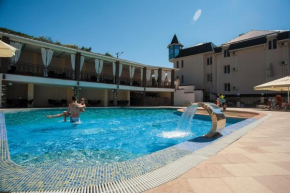 Delmont Hotel